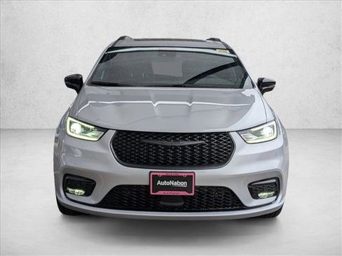 New 2026 Chrysler Pacifica Limited w/ S Appearance Package image 5