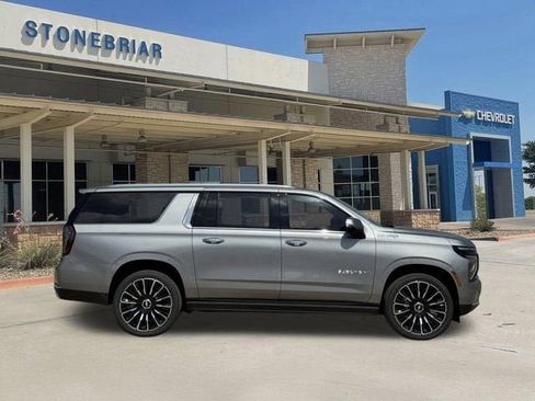 New 2026 Chevrolet Suburban High Country AWD/4WD image 4