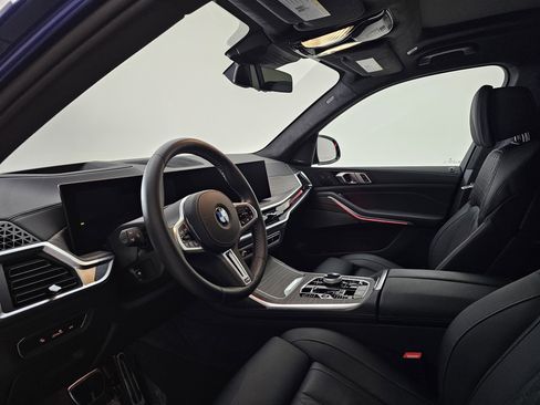 Used 2025 BMW X7 M60i image 6