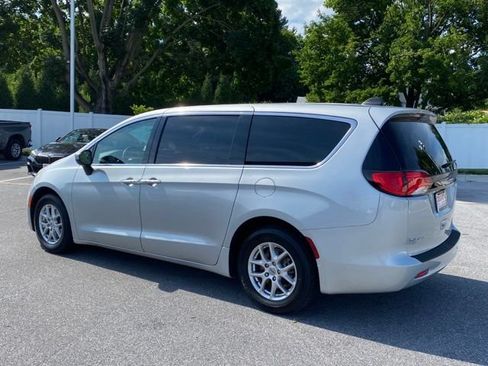 Used 2023 Chrysler Voyager LX FWD image 3