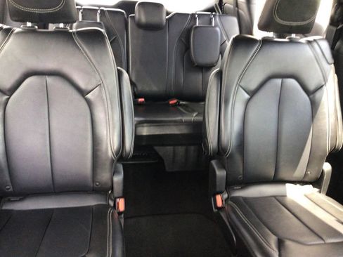 Used 2025 Chrysler Pacifica Select FWD image 15