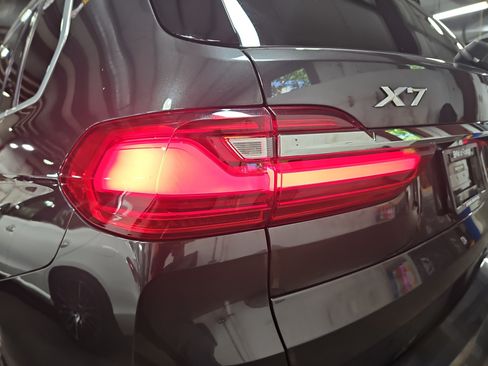 Used 2021 BMW X7 xDrive40i w/ Parking Assistance Package AWD/4WD image 37