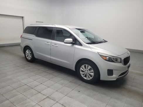 Used 2018 Kia Sedona LX w/ LX Essentials Premium Package FWD image 11