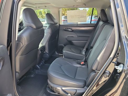 New 2026 Toyota Highlander Limited AWD/4WD image 12