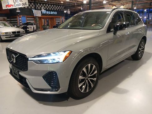 Used 2024 Volvo XC60 B5 Plus w/ Protection Package Premier AWD/4WD image 9