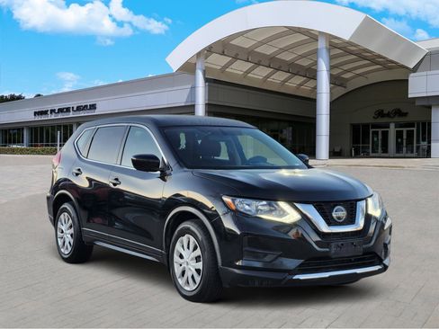Used 2018 Nissan Rogue S image 2