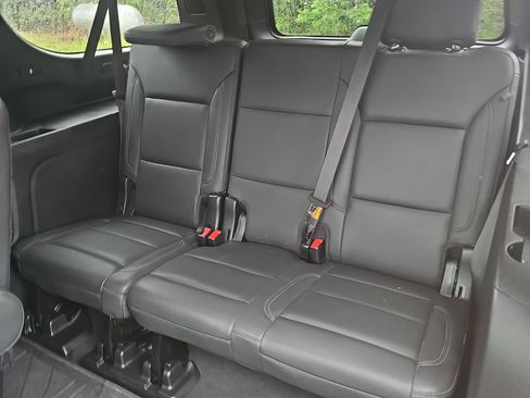 Used 2023 Chevrolet Suburban LT AWD/4WD image 18
