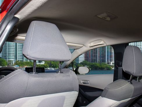 Used 2020 Toyota Corolla LE image 17