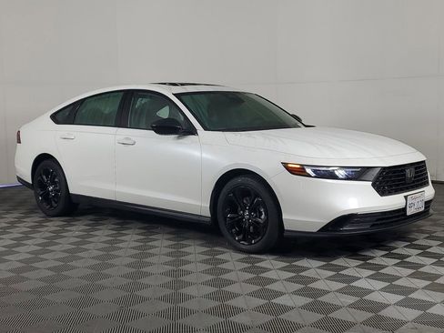 Used 2025 Honda Accord SE image 2