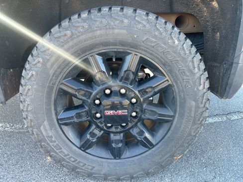 Used 2024 GMC Sierra 2500 AT4 w/ AT4 Premium Plus Package image 10