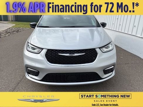 New 2026 Chrysler Pacifica Select image 2