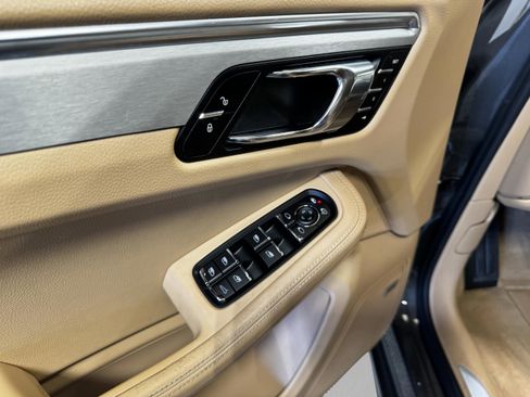 Used 2016 Porsche Macan Turbo image 42