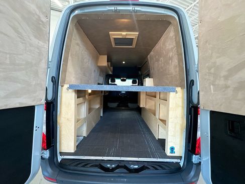 Used 2024 Mercedes-Benz Sprinter 2500 image 33