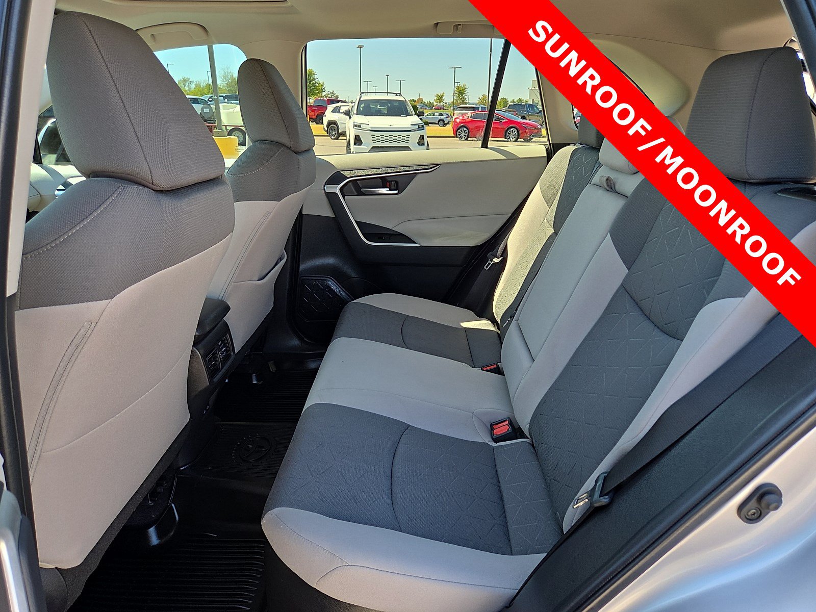 Used 2022 Toyota RAV4 XLE w/ Convenience Package AWD/4WD image 10