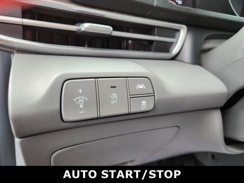 Used 2022 Hyundai Elantra SE image 7