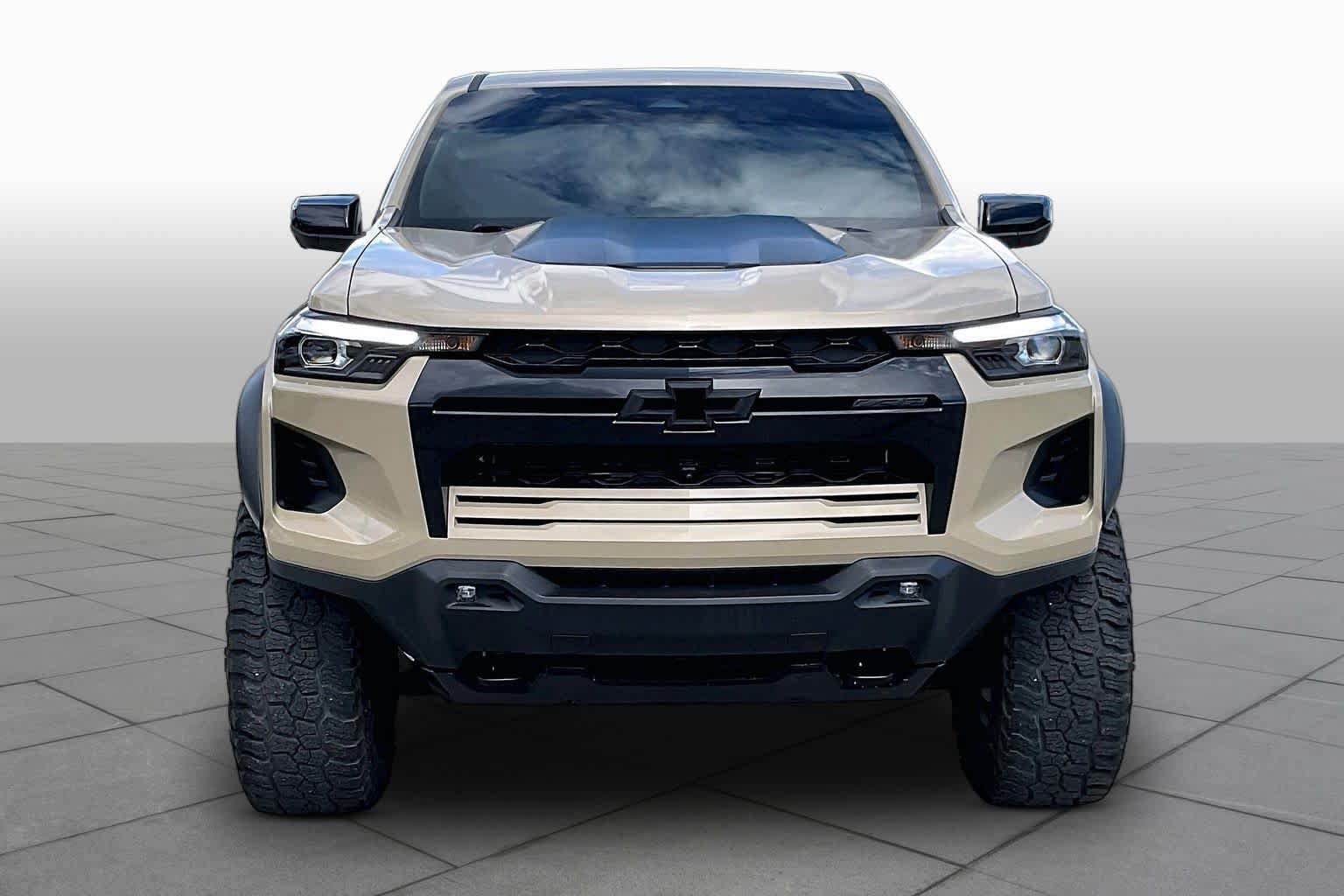 Used 2024 Chevrolet Colorado ZR2 w/ Technology Package AWD/4WD image 4