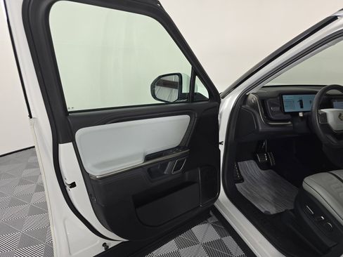 Used 2023 Rivian R1S Adventure image 15