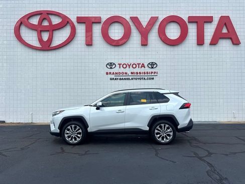 Used 2025 Toyota RAV4 XLE Premium w/ Weather Package AWD/4WD image 5