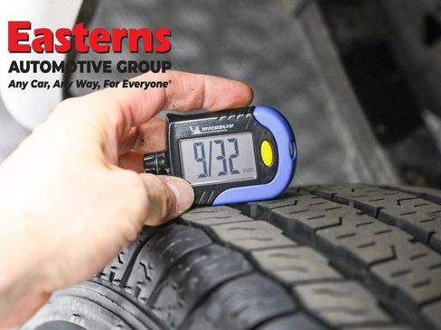 Used 2018 Chevrolet Express 2500 w/ Driver Convenience Package RWD image 26