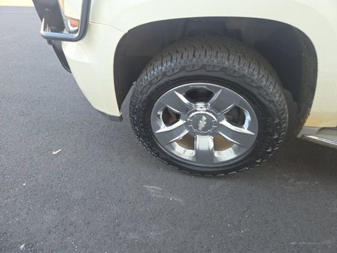 Used 2015 Chevrolet Tahoe LTZ RWD image 18