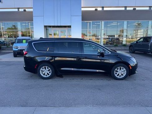 Used 2020 Chrysler Voyager Lxi FWD image 28