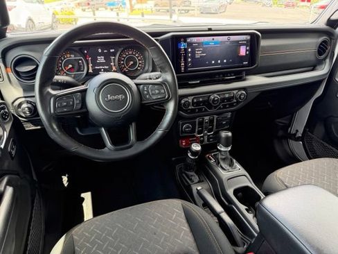 Used 2024 Jeep Gladiator Mojave w/ Technology Group AWD/4WD image 24