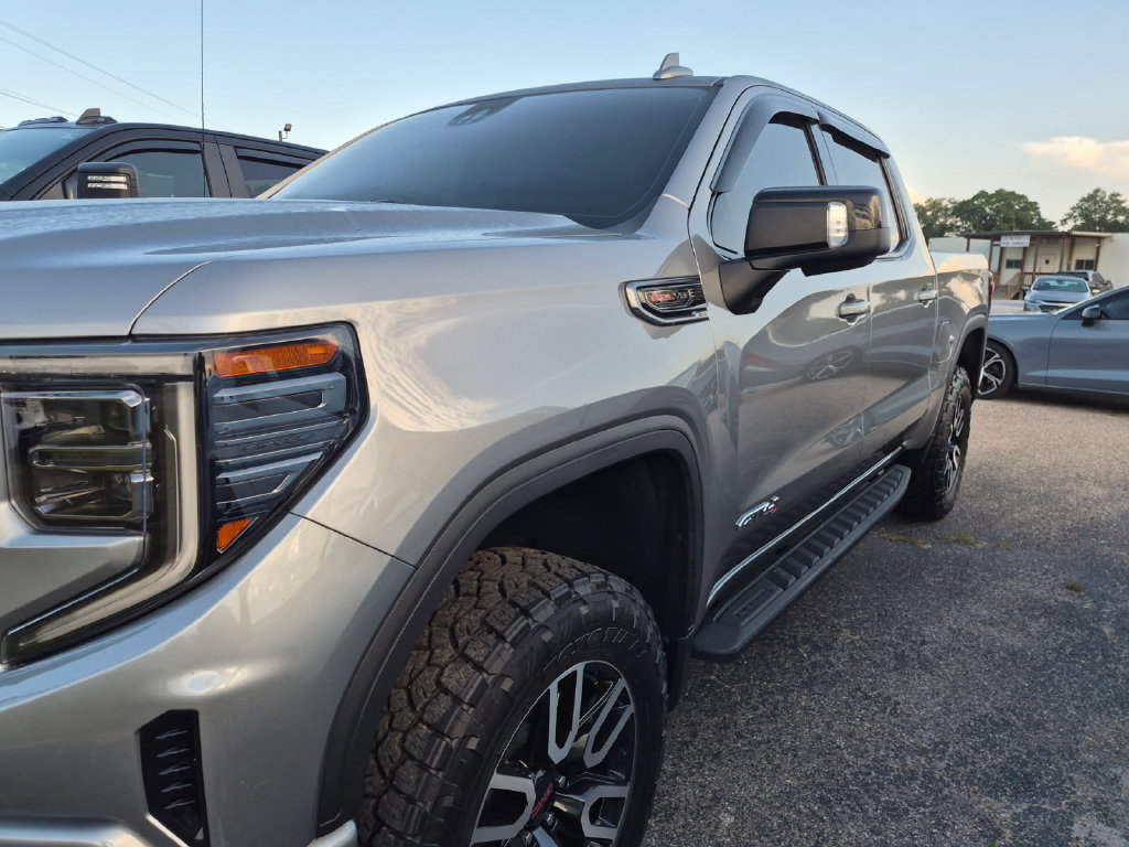 Used 2023 GMC Sierra 1500 AT4 w/ AT4 Preferred Package AWD/4WD image 1