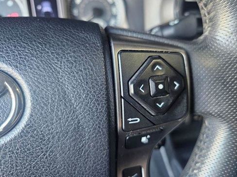Used 2018 Toyota Tacoma SR5 AWD/4WD image 27