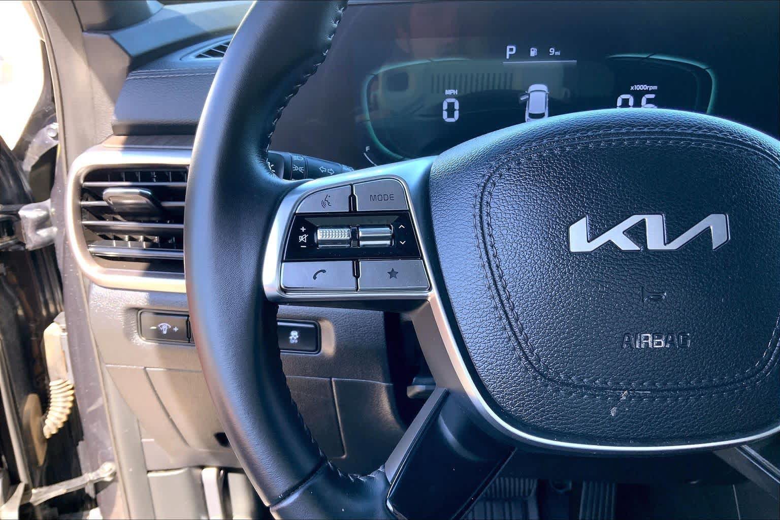 Used 2024 Kia Telluride EX w/ EX Captain's Chair Package FWD image 20
