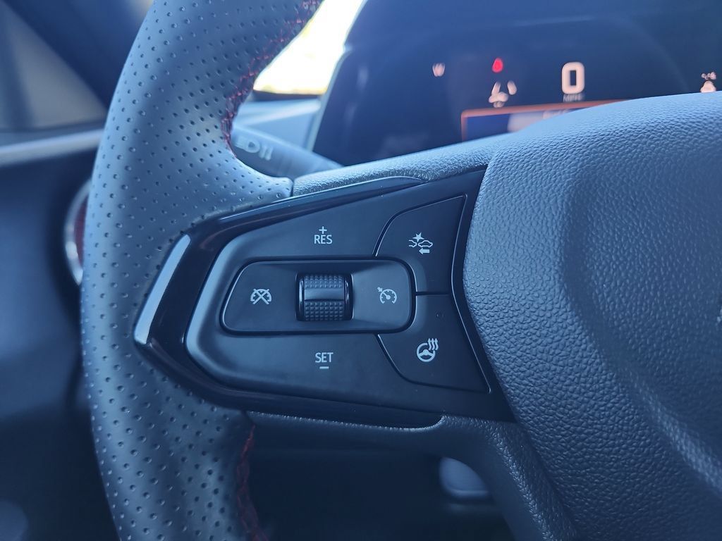 Used 2024 Chevrolet Trax RS w/ Sunroof Package FWD image 30