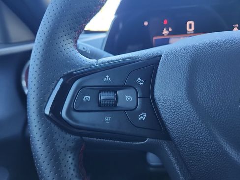 Used 2024 Chevrolet Trax RS w/ Sunroof Package FWD image 30