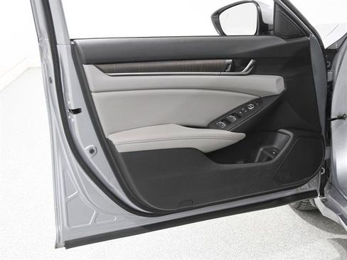 Used 2019 Honda Accord EX image 4