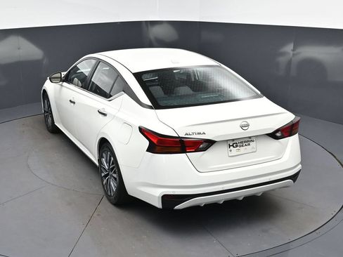 Used 2025 Nissan Altima 2.5 SV FWD image 32