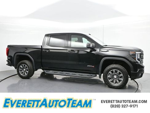 Used 2024 GMC Sierra 1500 AT4 w/ Technology Package AWD/4WD image 1