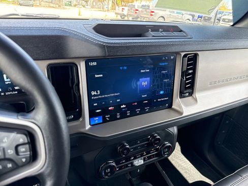 Used 2025 Ford Bronco Outer Banks image 18