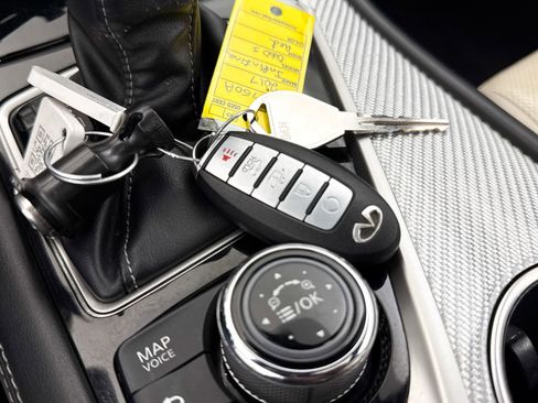 Used 2017 INFINITI Q60 Red Sport 400 image 38