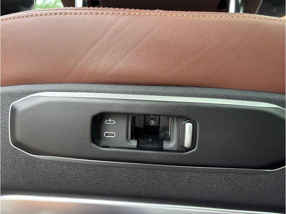 Used 2023 BMW ALPINA XB7 AWD/4WD image 45