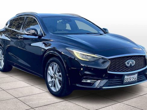 Used 2018 INFINITI QX30 Premium w/ Technology Package image 2