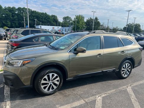 Used 2022 Subaru Outback Premium AWD/4WD image 1