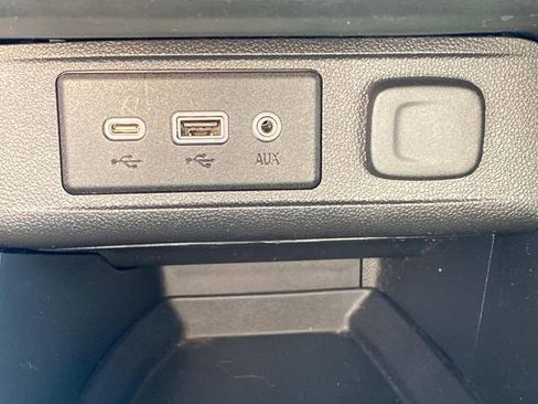 Used 2022 Buick Encore GX Preferred w/ Cold Weather Comfort Package AWD/4WD image 27