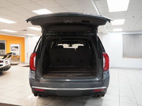 Used 2021 GMC Yukon XL Denali w/ Denali Premium Package image 12