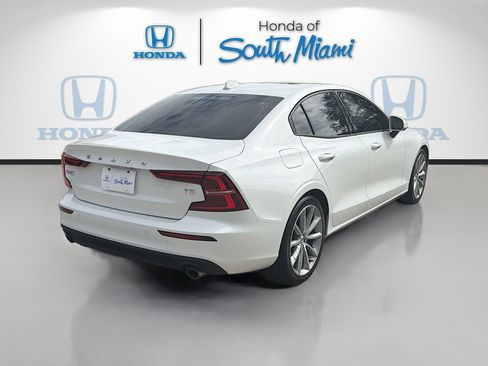 Used 2020 Volvo S60 T5 Momentum image 7