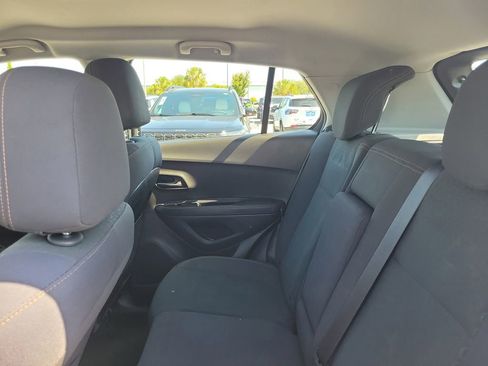 Used 2018 Chevrolet Trax LS FWD image 11