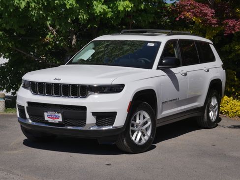 Used 2023 Jeep Grand Cherokee L Laredo AWD/4WD image 2