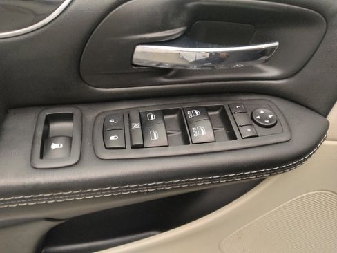 Used 2018 Dodge Grand Caravan SXT FWD image 27