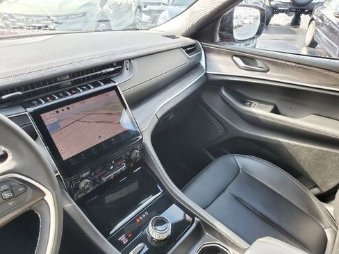 Used 2024 Jeep Grand Cherokee Limited image 19