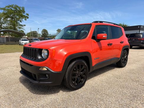 Used 2017 Jeep Renegade Altitude FWD image 5
