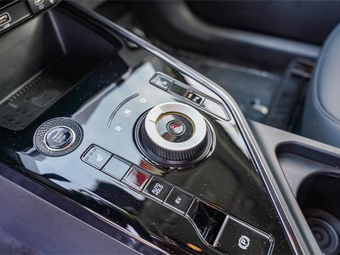 Certified 2025 Kia Niro EX image 23