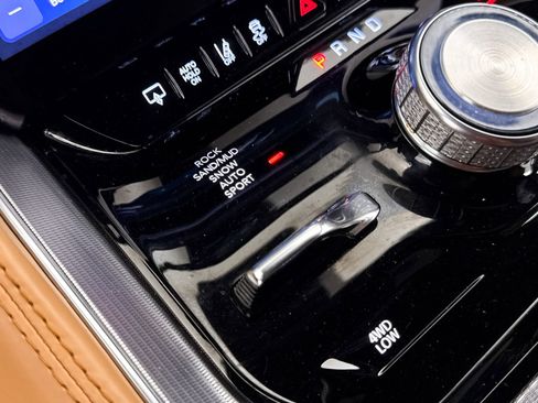 Used 2022 Jeep Grand Wagoneer Series III w/ Flexible Seating Group image 10