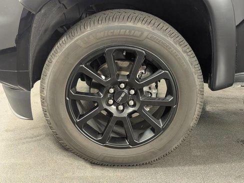 Used 2022 GMC Canyon Denali w/ Denali Black Edition Package image 9